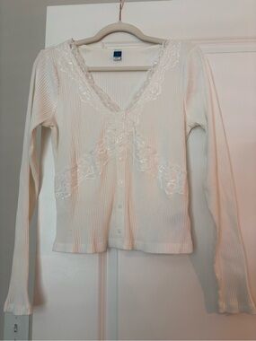 Old Navy Ivory Ribbed Tee with Navy Tag